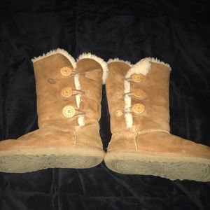 Size 7 tall bailey button Ugg’s